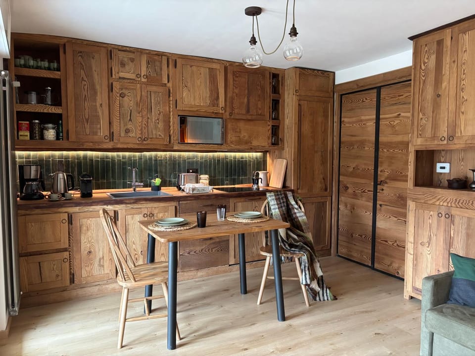 Kitchen or kitchenette, Dining area, kitchen