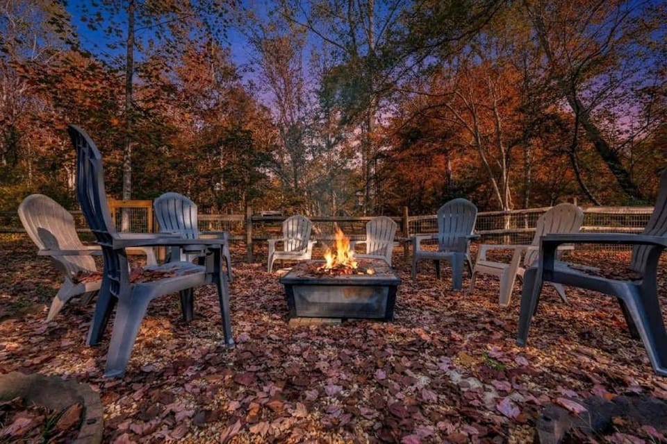The cozy cabin get away with hot tub Cabin in Georgia