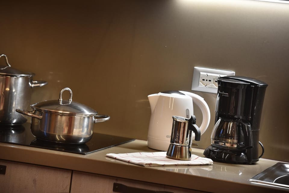 Coffee/tea facilities, kitchen