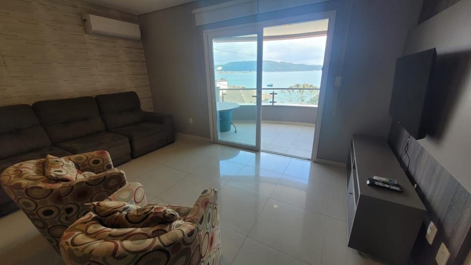 B164 - Apto na praia da Lagoinha para Alugar Apartment in Bombinhas