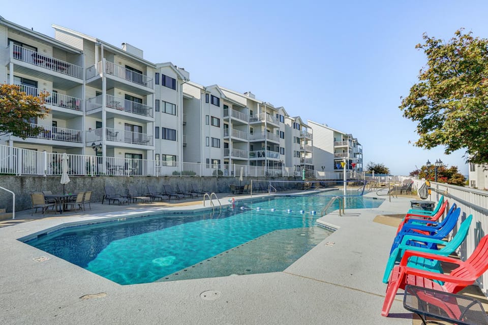 Lake-View Condo in Osage Beach: Walk to Boat Ramp House in Osage Beach