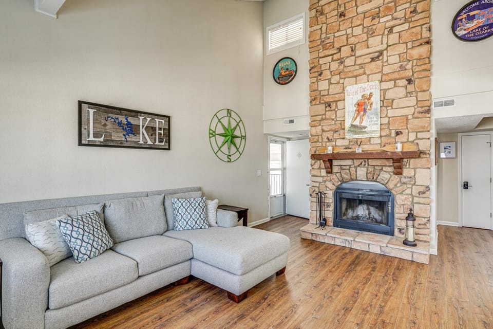 Lake-View Condo in Osage Beach: Walk to Boat Ramp House in Osage Beach