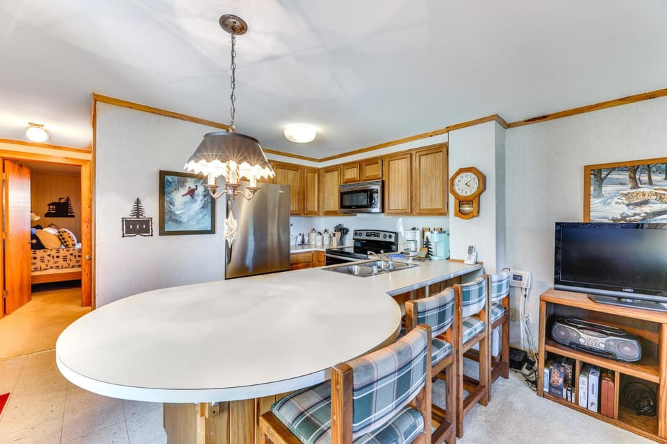 Located in Snowshoe Resort: Townhome w/ Deck! House in Snowshoe