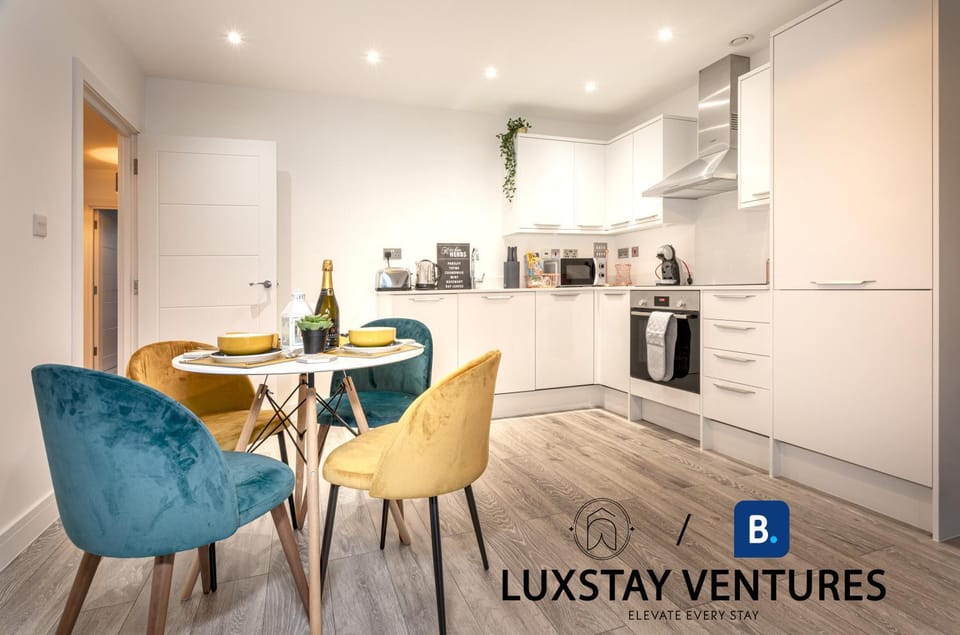 Kitchen or kitchenette, Dining area, dishwasher, minibar, oven, pet friendly, stove, toaster