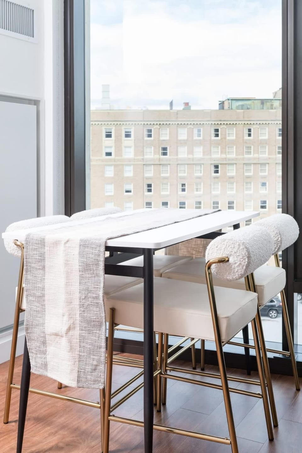 Back-Bay 2BR Condo w Roof top Gym Parking Apartment in Boston