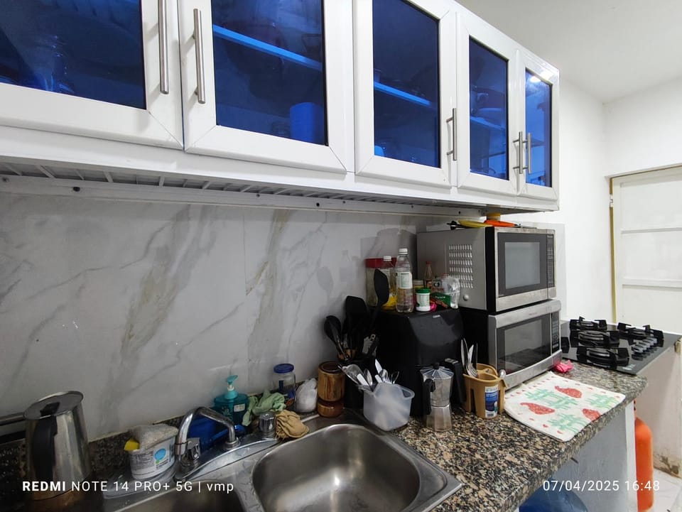 Coffee/tea facilities, Kitchen or kitchenette, stove, toaster