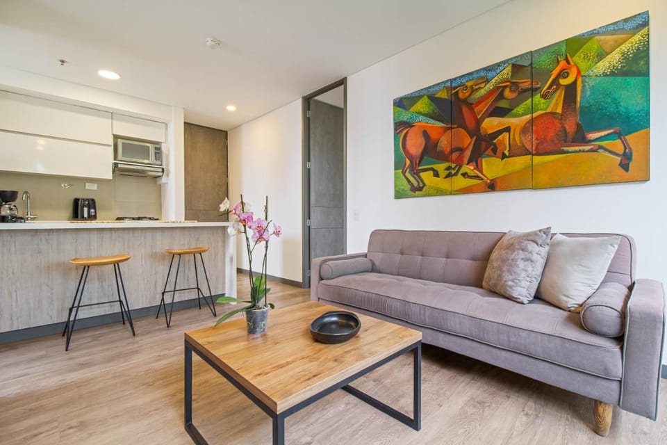 2 Bdr Suite W2 AC Poblado, Medellin Apartment in Medellin
