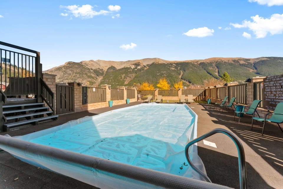 Day, Natural landscape, Summer, Hot Tub, Seating area, Mountain view
