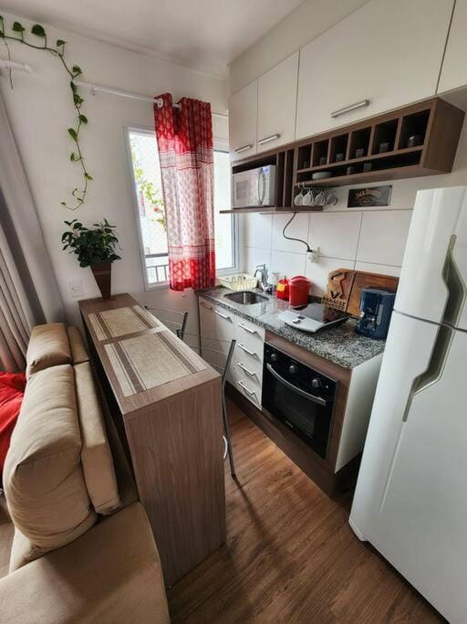 Kitchen or kitchenette, Dining area, oven, stove