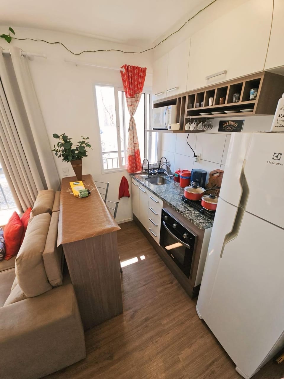 Kitchen or kitchenette, Dining area, oven, stove