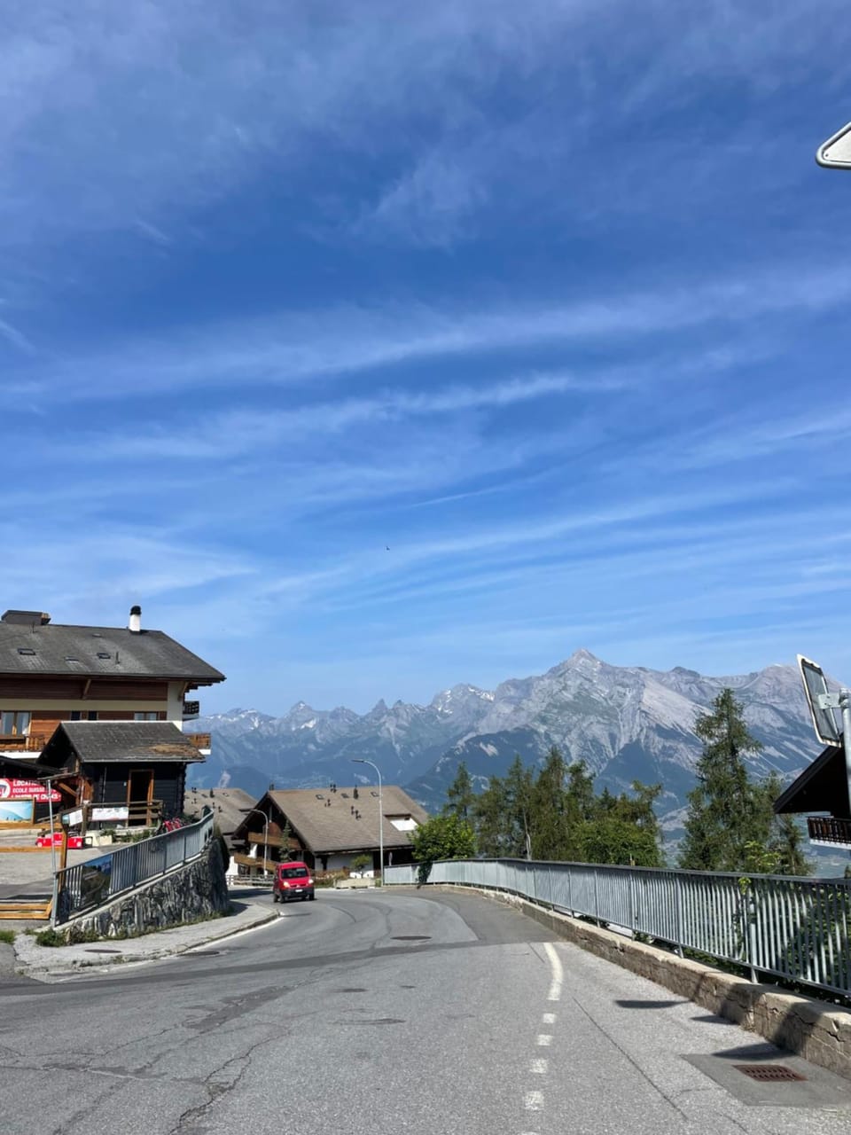 Spring, Neighbourhood, Summer, Mountain view, acessibility
