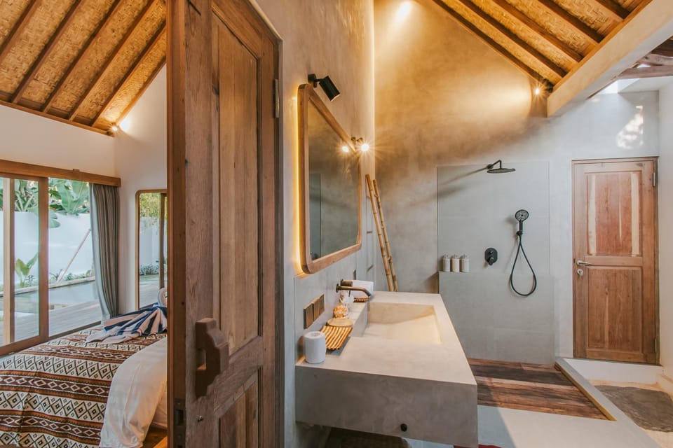 Shower, Bathroom, Bedroom