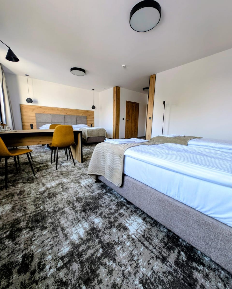 Bed, Photo of the whole room, Seating area