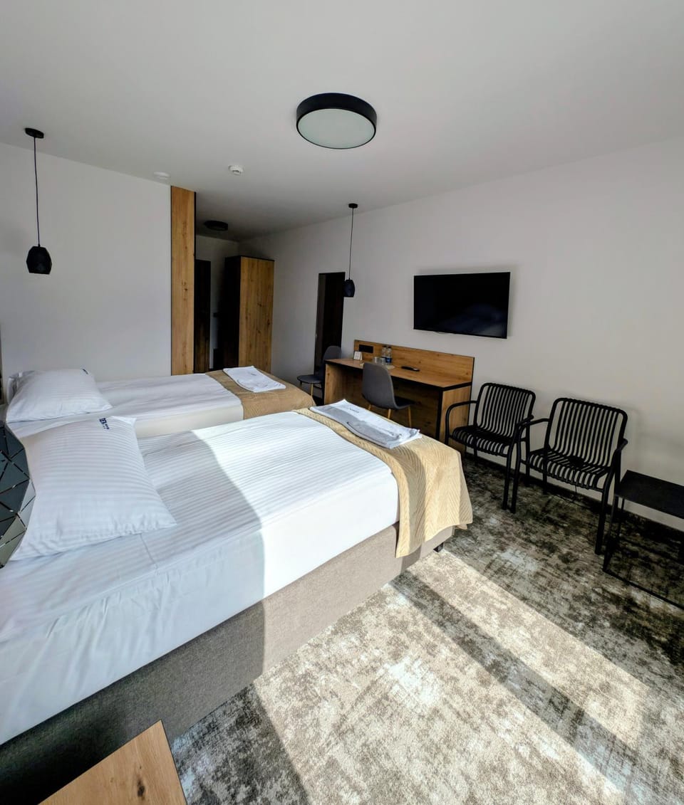 Bed, TV and multimedia, Photo of the whole room, Seating area