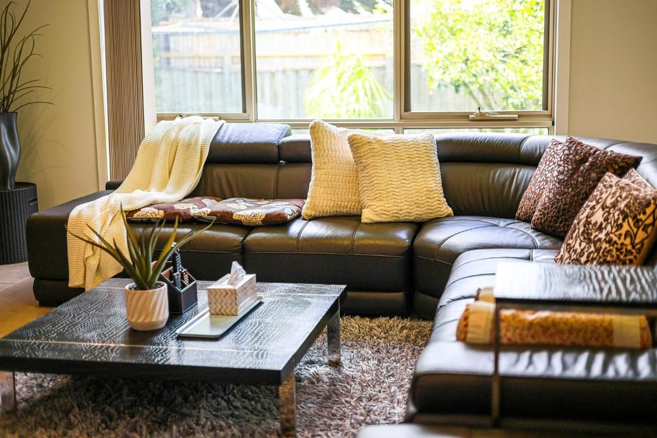 StayAU Spacious Stay Point Cook House in Melbourne