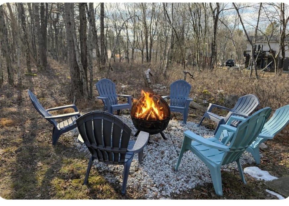 WOW!! Ultimate Pocono Retreat Hot Tub, Game Room, Fire Pit, Near Lakes & Hiking! House in Tunkhannock Township