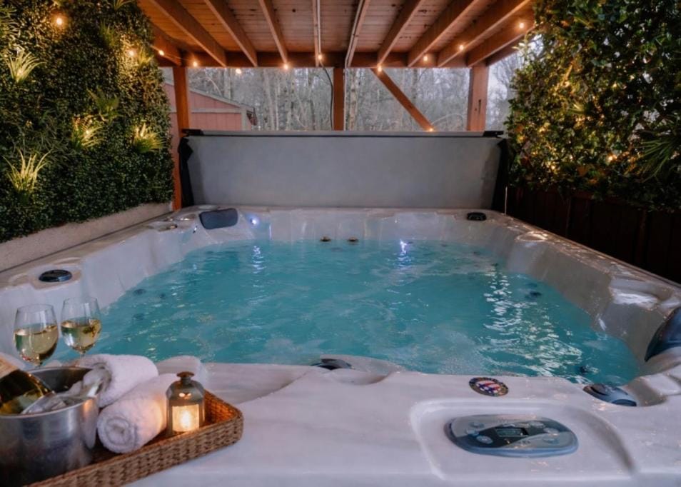 WOW!! Ultimate Pocono Retreat Hot Tub, Game Room, Fire Pit, Near Lakes & Hiking! House in Tunkhannock Township