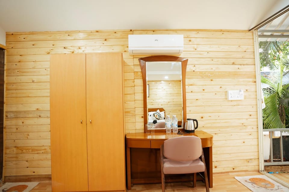 wardrobe, air conditioner