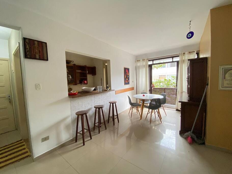 Apartamento Lelis - Descanso para a família e seu pet, pertinho do mar - praia Guarujá - SP Apartment in State of São Paulo