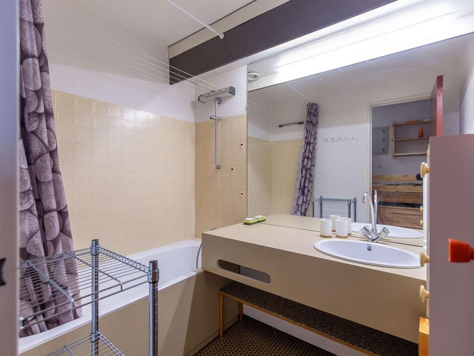 Studio cabine, balcon, 5 pers, proche pistes - FR-1-404-355 Cabin in Occitanie