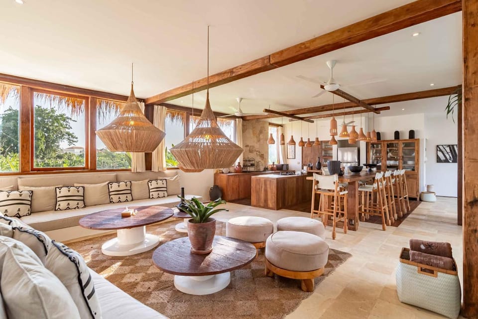 Kitchen or kitchenette, Living room, Seating area, Dining area