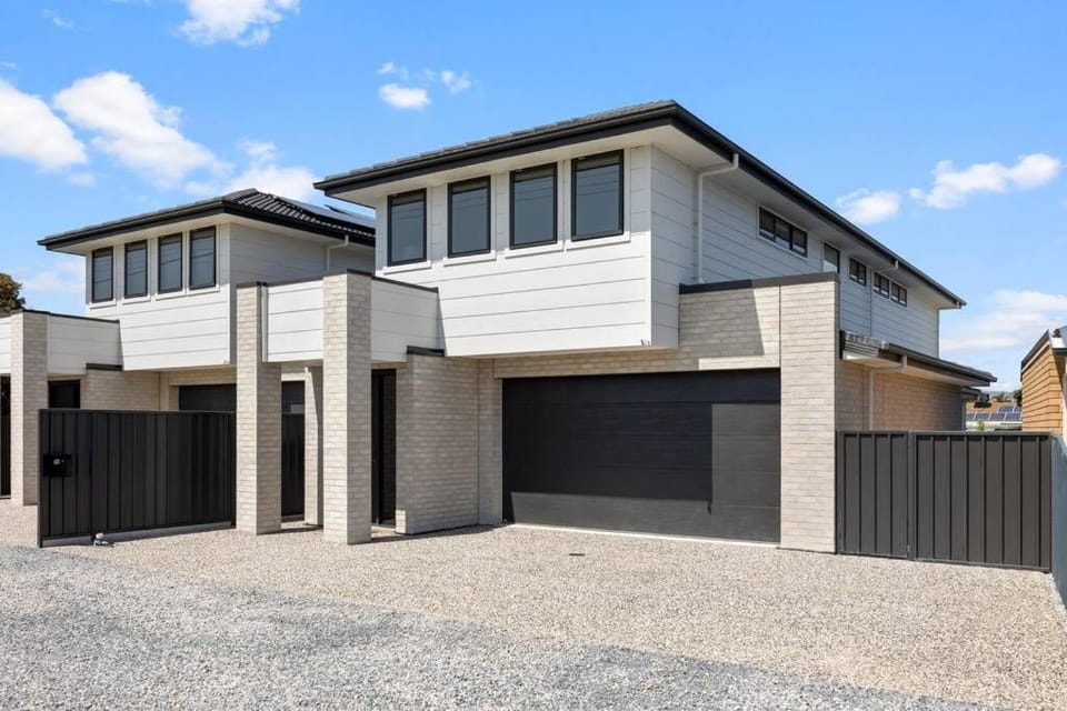 Paradise Point - Contemporary Coastal Family Retreat House in Adelaide