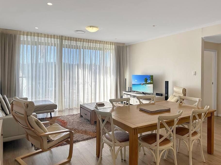 Unit 9 - Avoca Palms Resort Apartment in Cape Three Points Road