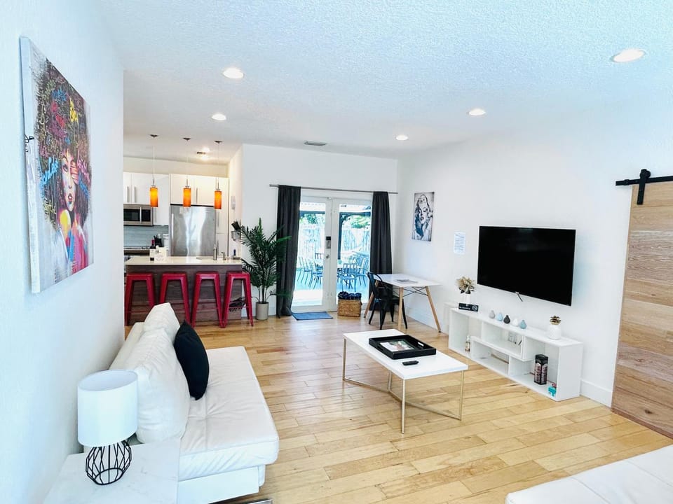 TV and multimedia, Kitchen or kitchenette, Living room, Seating area, Dining area, Evening entertainment
