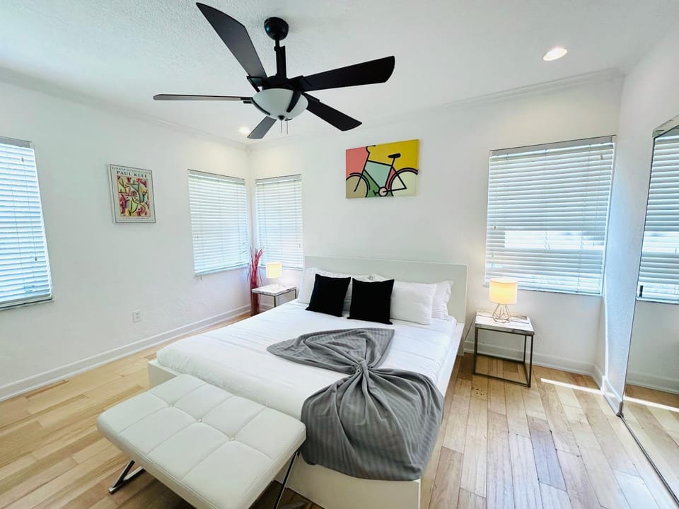 Bed, Photo of the whole room, Bedroom