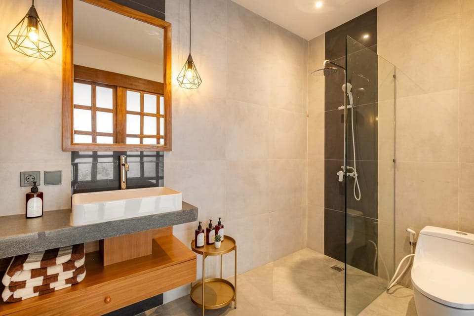 Shower, Toilet, Bathroom, towels