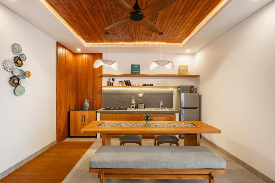 Kitchen or kitchenette, Living room, Seating area, Dining area