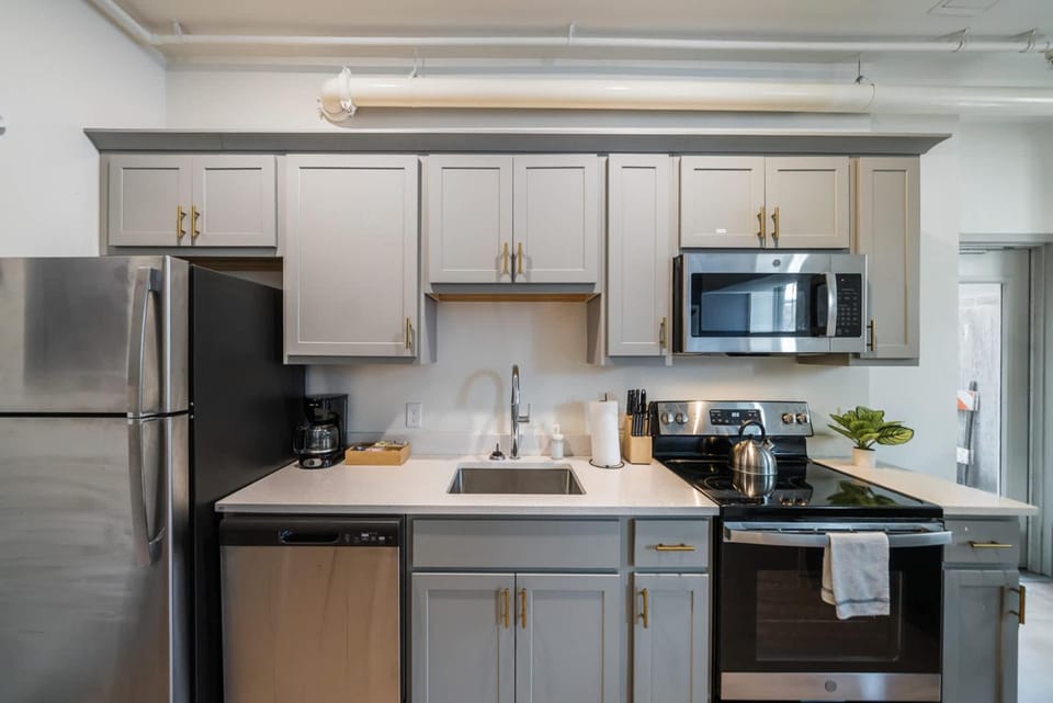 Bright and Modern Studio in Louisville # 102 Apartment in Louisville