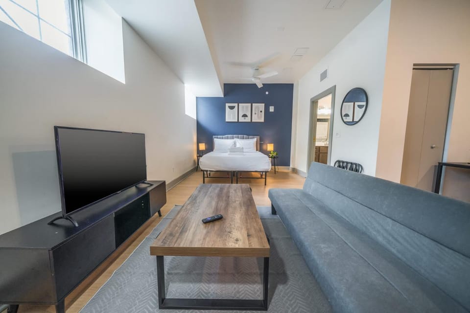 Bright and Modern Studio in Louisville # 102 Apartment in Louisville