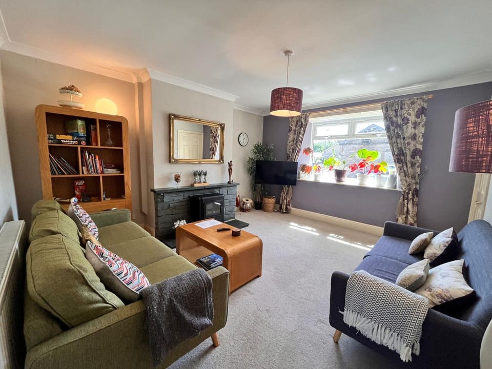 Communal lounge/ TV room