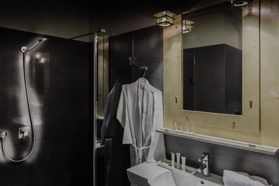 Shower, Bathroom, towels