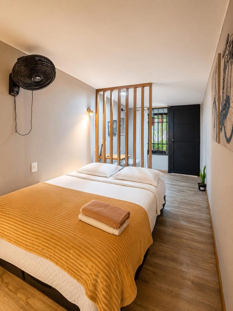 Bed, Photo of the whole room, Bedroom, towels