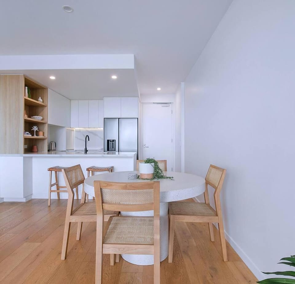 Starlit Palms - Chic Poolside Haven by the Beach Apartment in Palm Beach