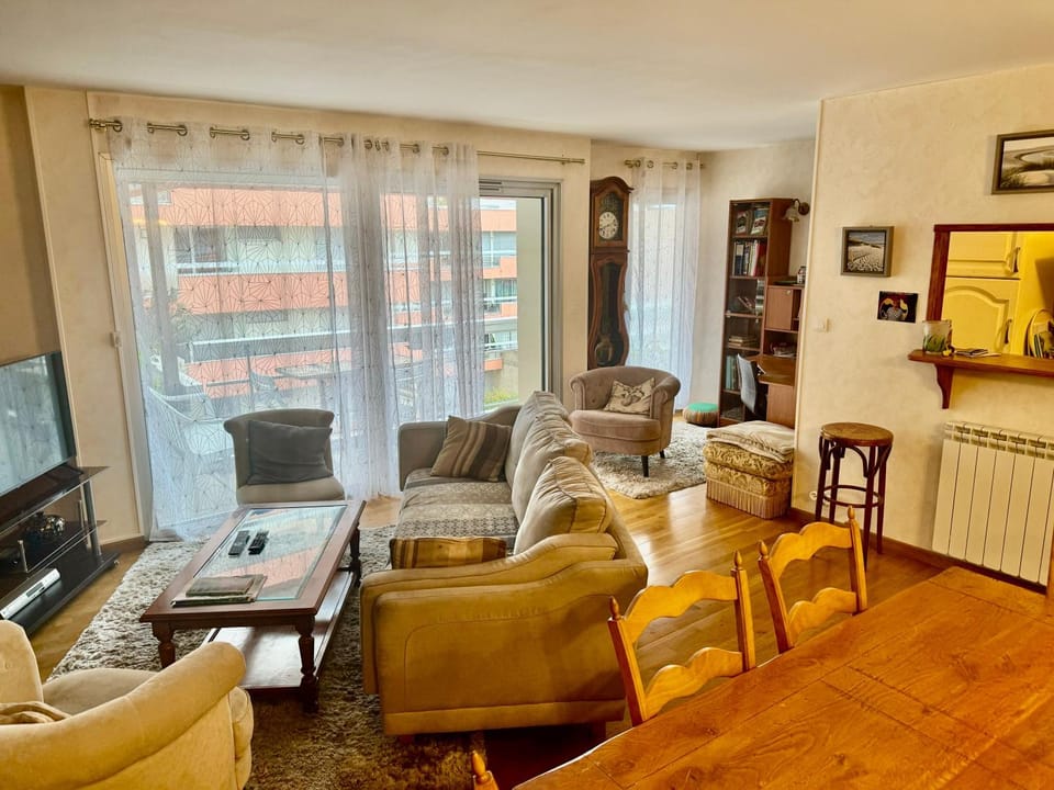 Communal lounge/ TV room, Living room, Seating area