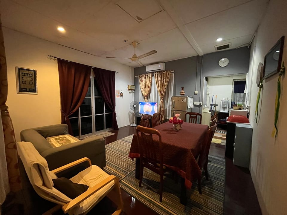 Sri Kandis Cottage Stay House in Kuching
