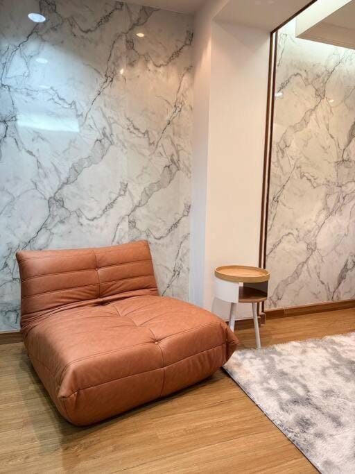 Decorative detail, Seating area