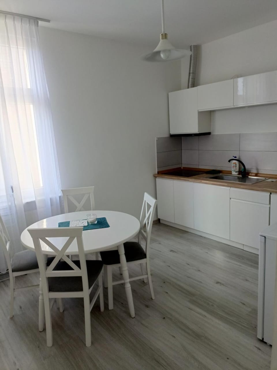 Kitchen or kitchenette, Dining area, stove