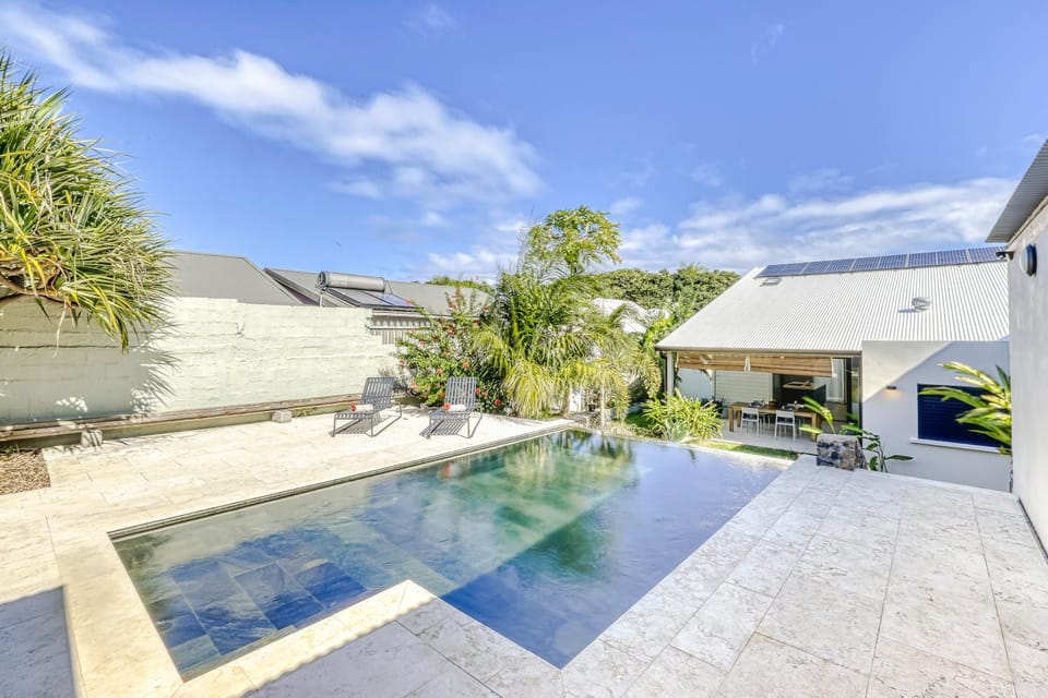 Pool view, Swimming pool, sunbed