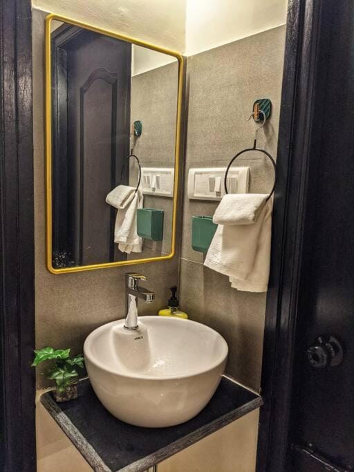 Toilet, towels