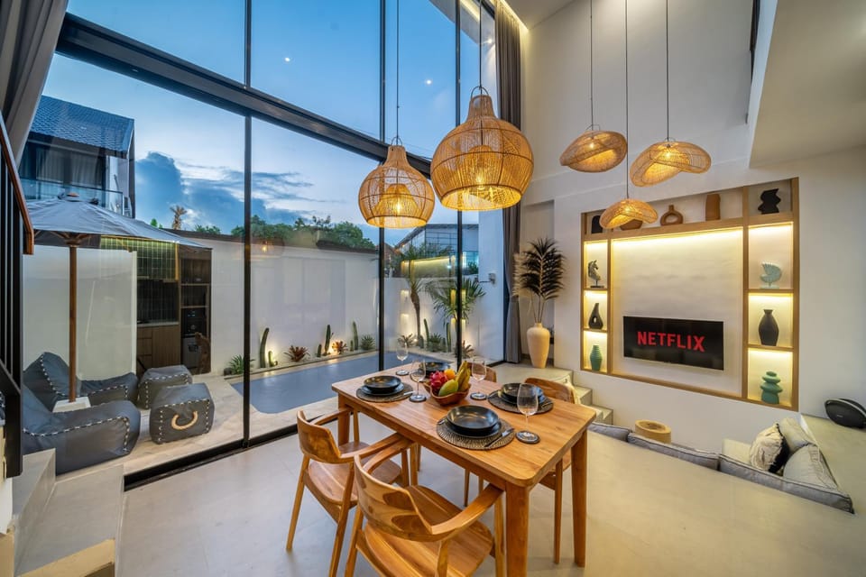 Living room, Dining area