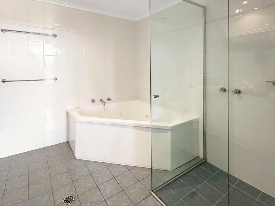 Unit 24 - Avoca Palms Resort Apartment in Cape Three Points Road
