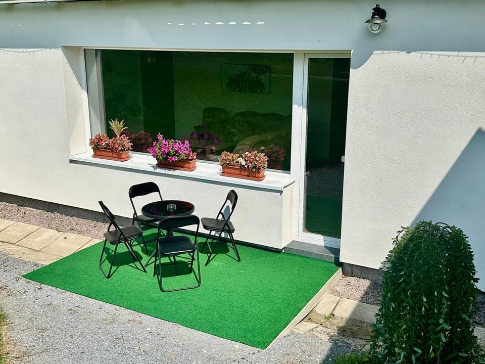 Patio, Seating area