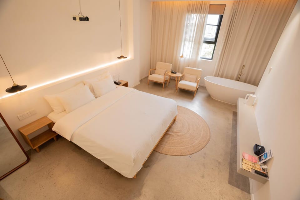 Bed, Photo of the whole room, Seating area, Bedroom
