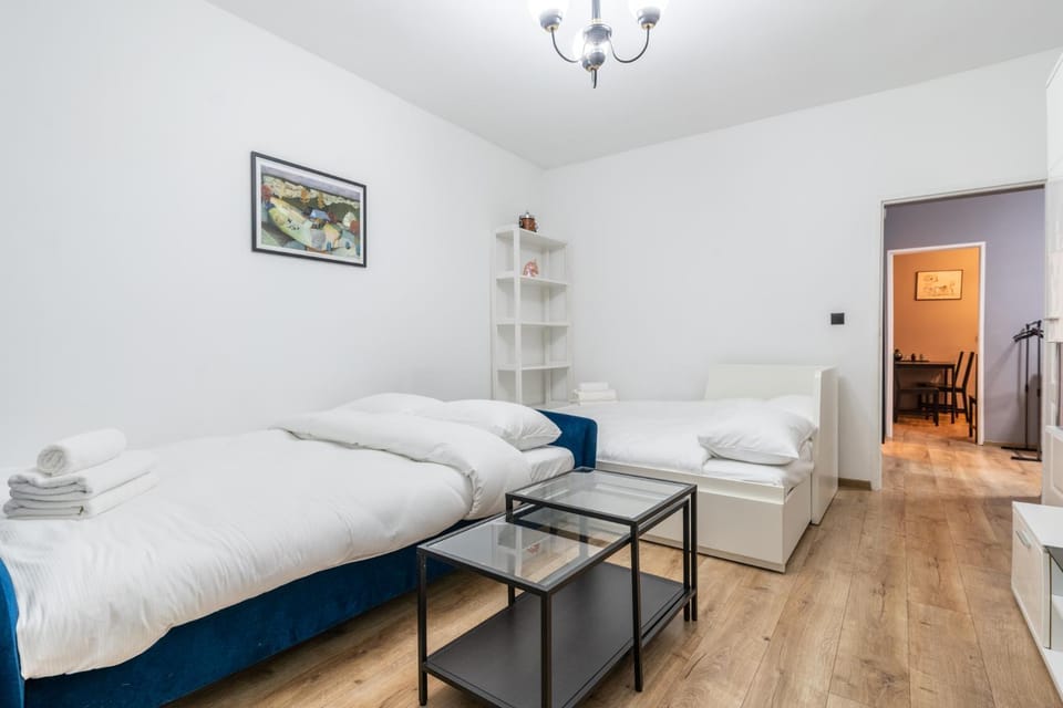 Bed, Living room, Photo of the whole room, Seating area, Bedroom, towels