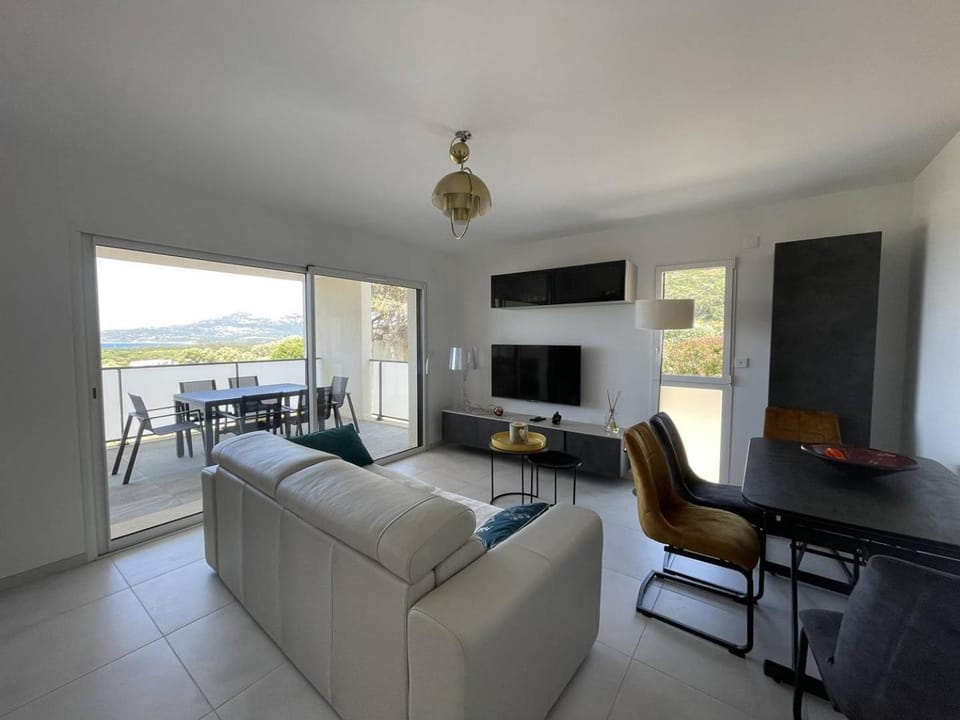 Appartement avec vue panoramique sur la mer Apartment in Calvi