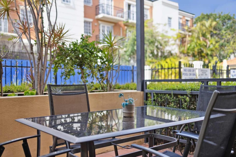Spacious 3-Level Townhouse with Pool in Northbridge House in Perth